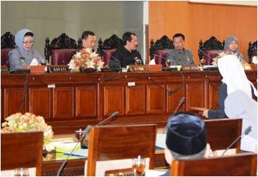 Penyampaian 6 Raperda oleh Bupati Kuningan saat sidang paripurna